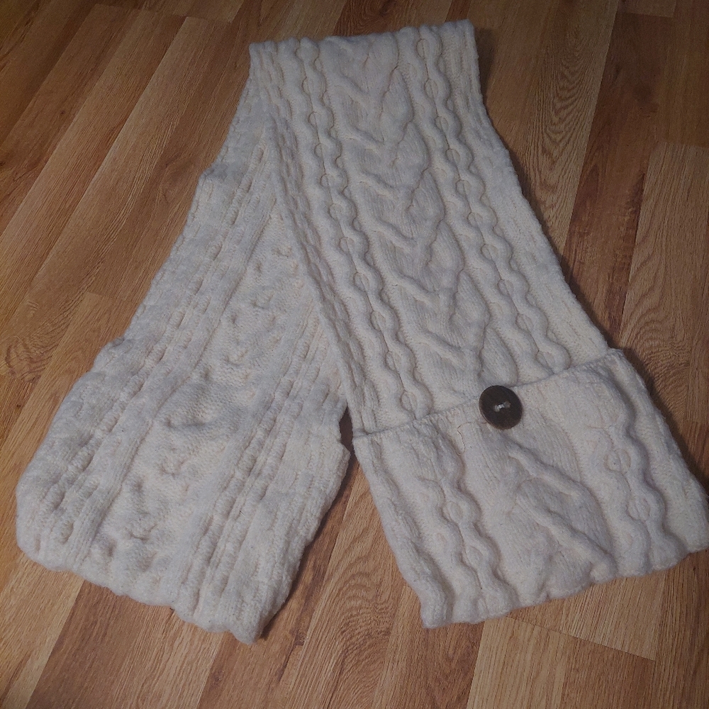 Carraig Donn Merino Wool Cable Knit Scarf in Cream